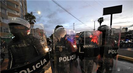 当地时间11月4日，厄瓜多尔总统诺沃亚签署行政令，宣布因‌严重内部骚乱‌，该国‌