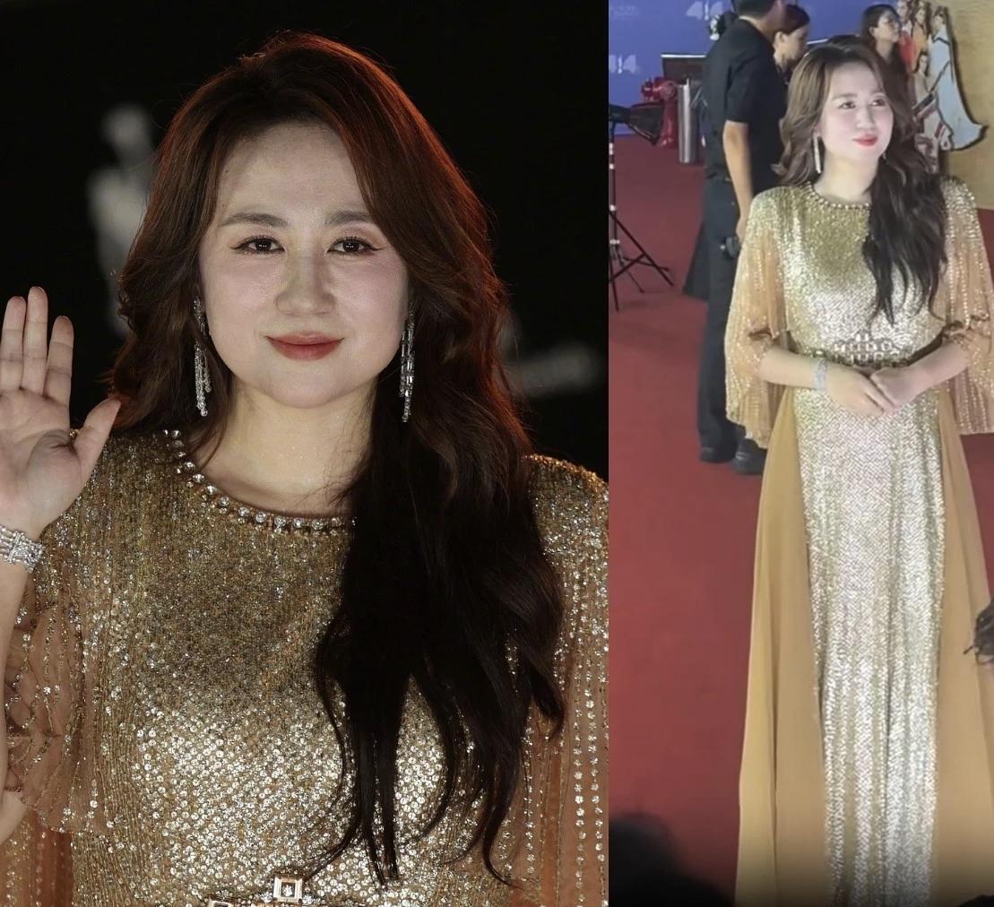 马丽啊，这是一个款的礼服卖了好几套吗？一周之内，两场电影活动，两件礼服怎么像是一