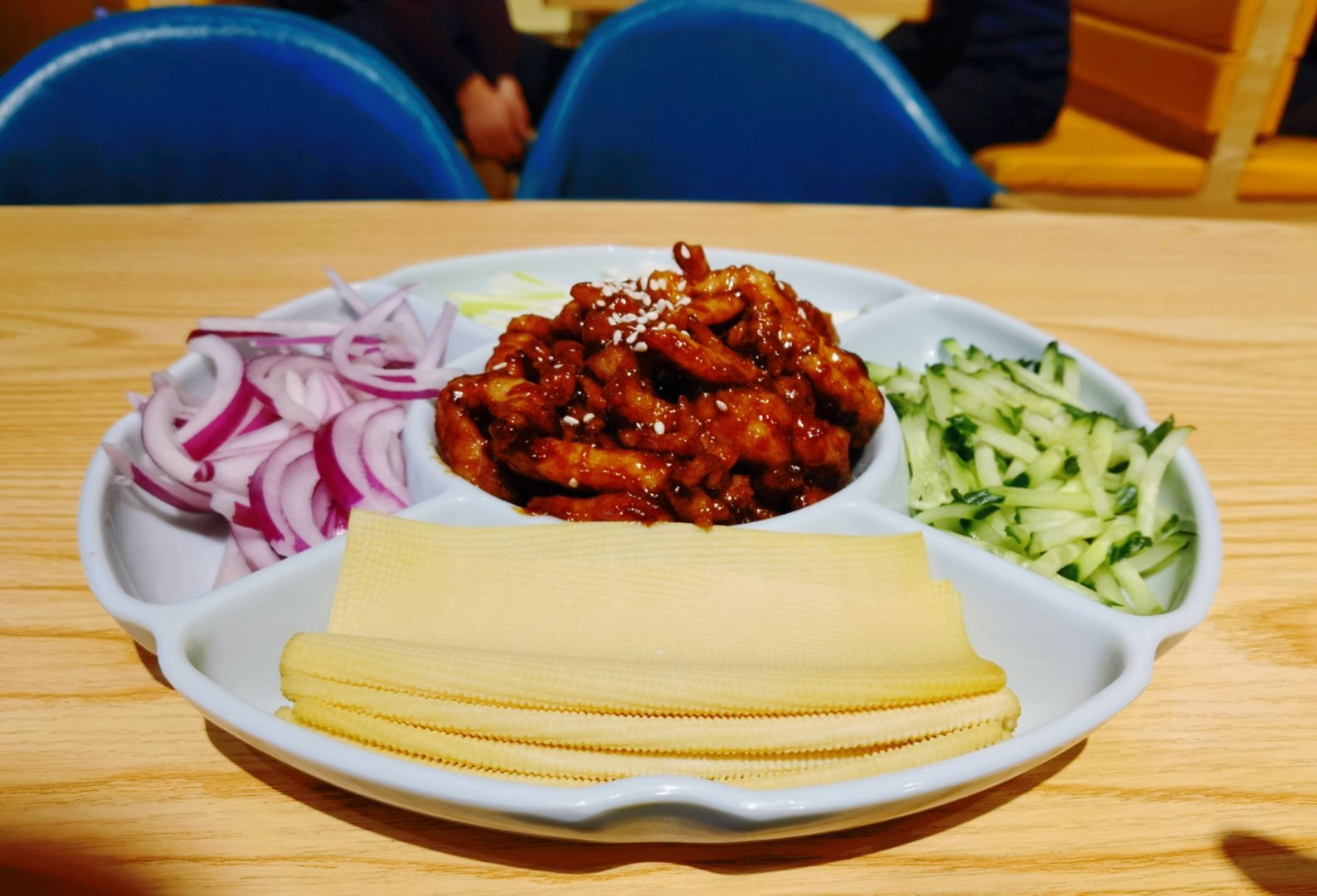 生活点滴有朋友问我到北京有什么特色美食可品尝？这一时还真把我问住了…北京，虽然去