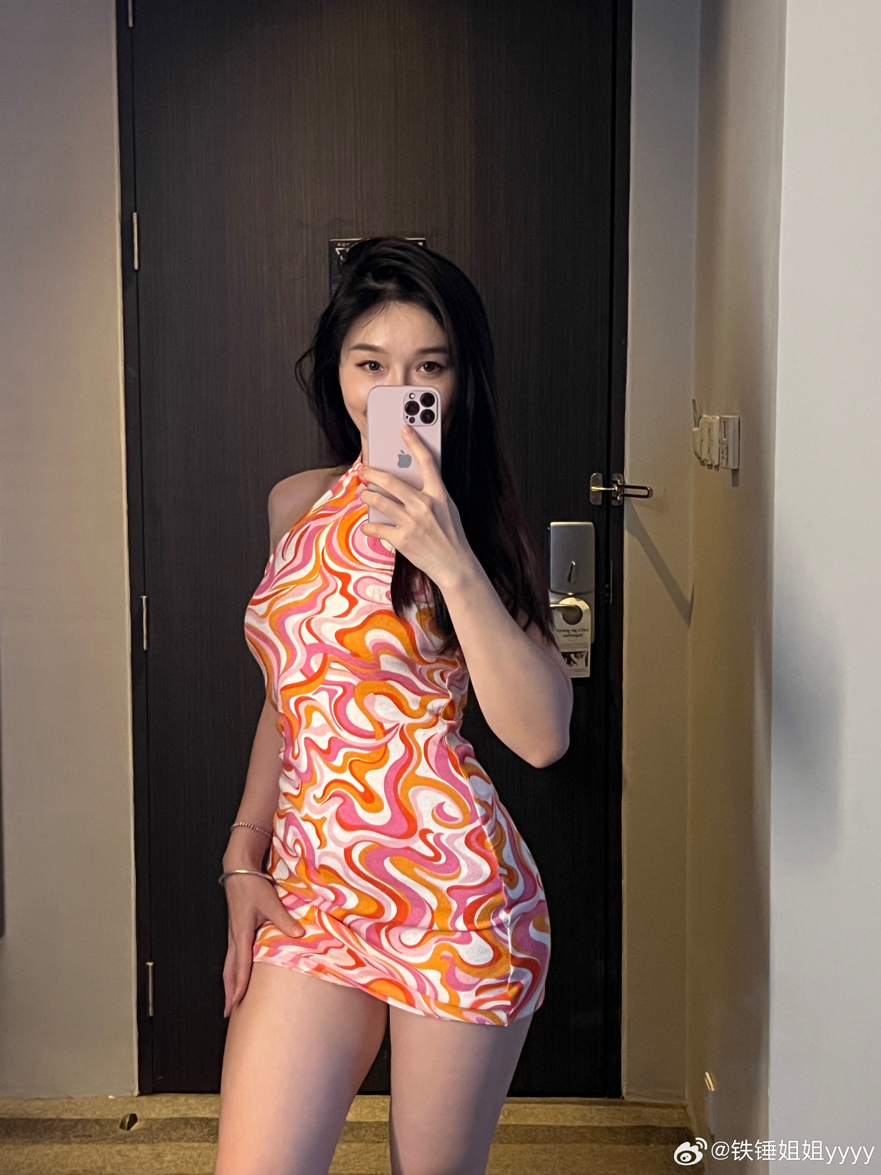 完美的身材曲线，这裙子买的太合适我了 ​​​