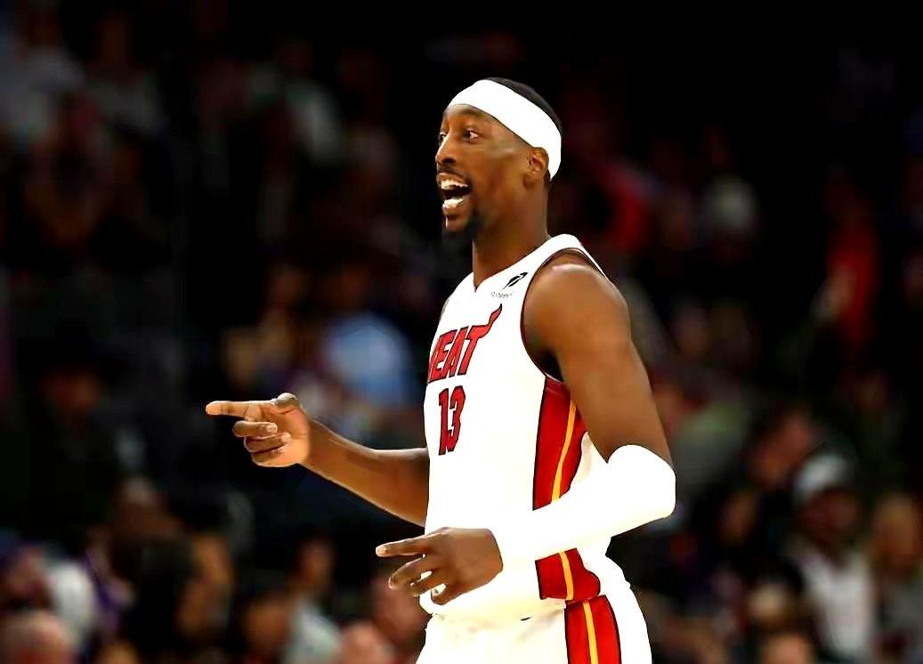 谁能想到，NBA历史第二高分是个防守中锋拿的。
 
2026年3月10日热火主场