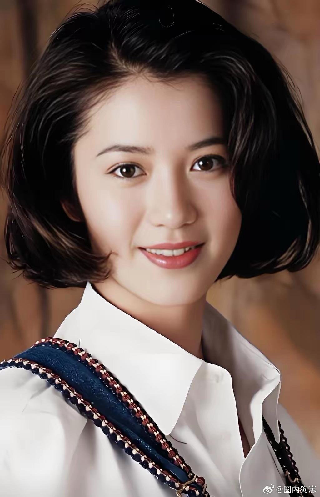 袁咏仪公认最好看的两套定格！一套是90年代胶片里的青春灵动，一套是岁月沉淀后的优