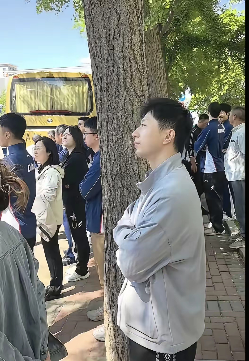 马龙送国乒出征国乒这次出征，最感慨的是是马龙，这次马龙不是以运动员的身份去，而是