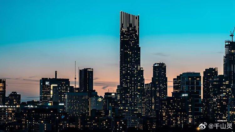 一、财经要闻速递1. 美股三大指数全线收跌，贵金属板块同步走弱2. 关税税则委员