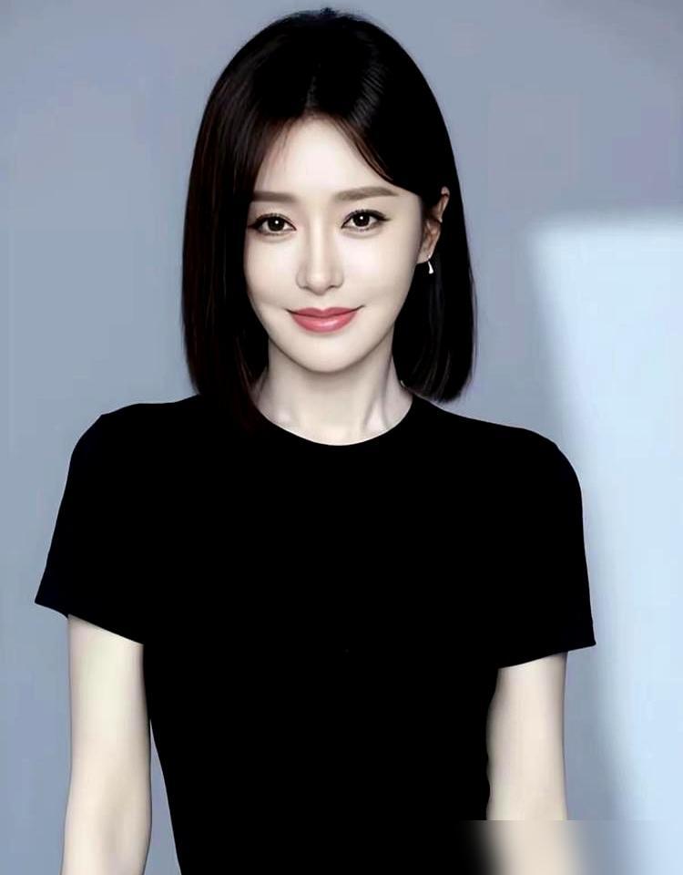 秦岚47岁，当年那句“女性子宫是用来生孩子的”言论，还没散，她人却直接把腰身亮了