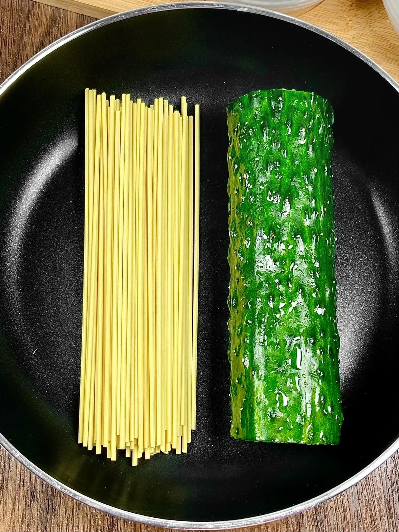 凉面摊老板给的配方……香破防了！！！闺蜜说最近天气好热，烫的东西都吃不下！想吃之