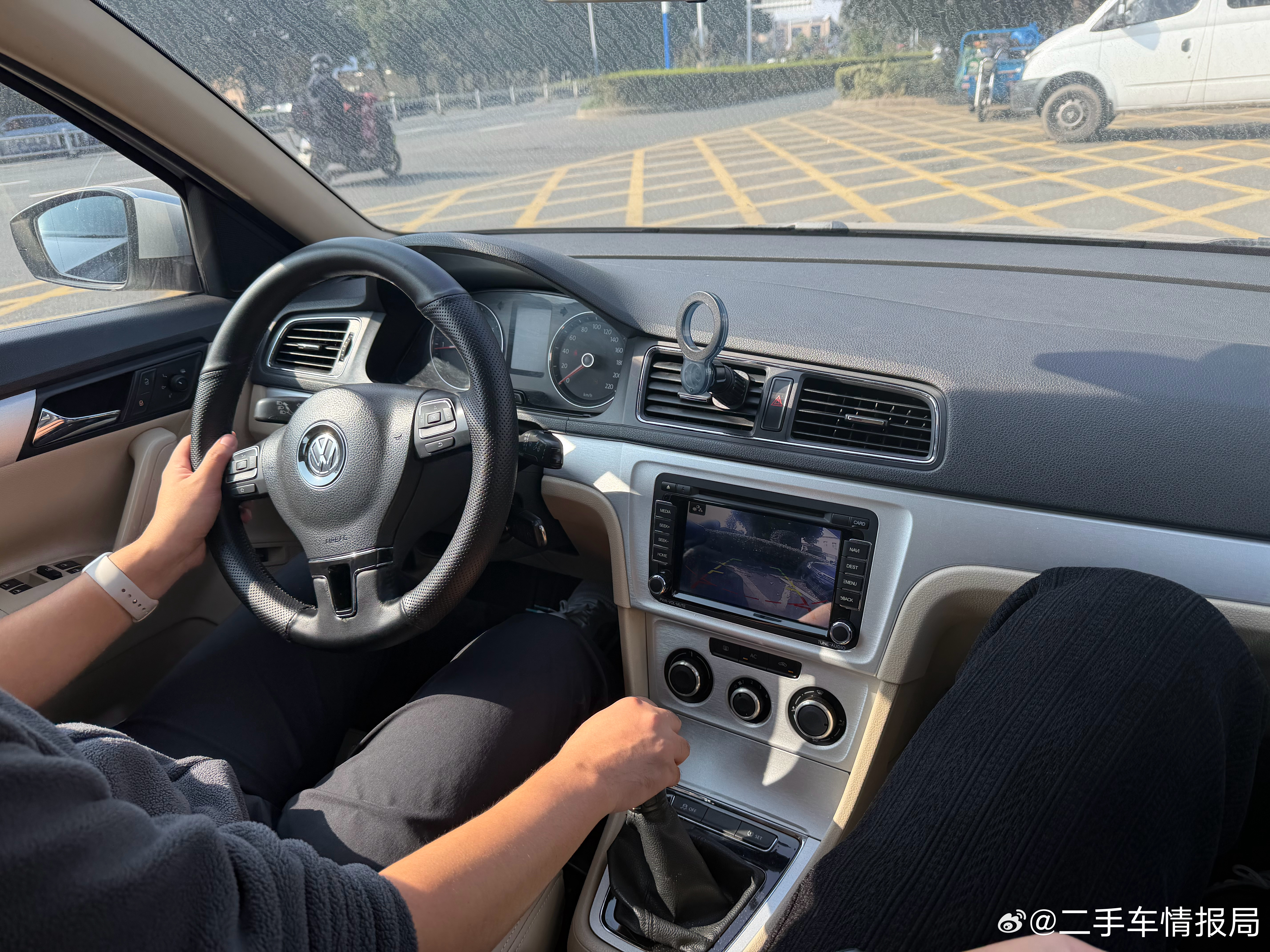 朗逸试车，大哥买来送老丈人不过我感觉对我的自动挡更感兴趣估摸要重新上架…你会开手