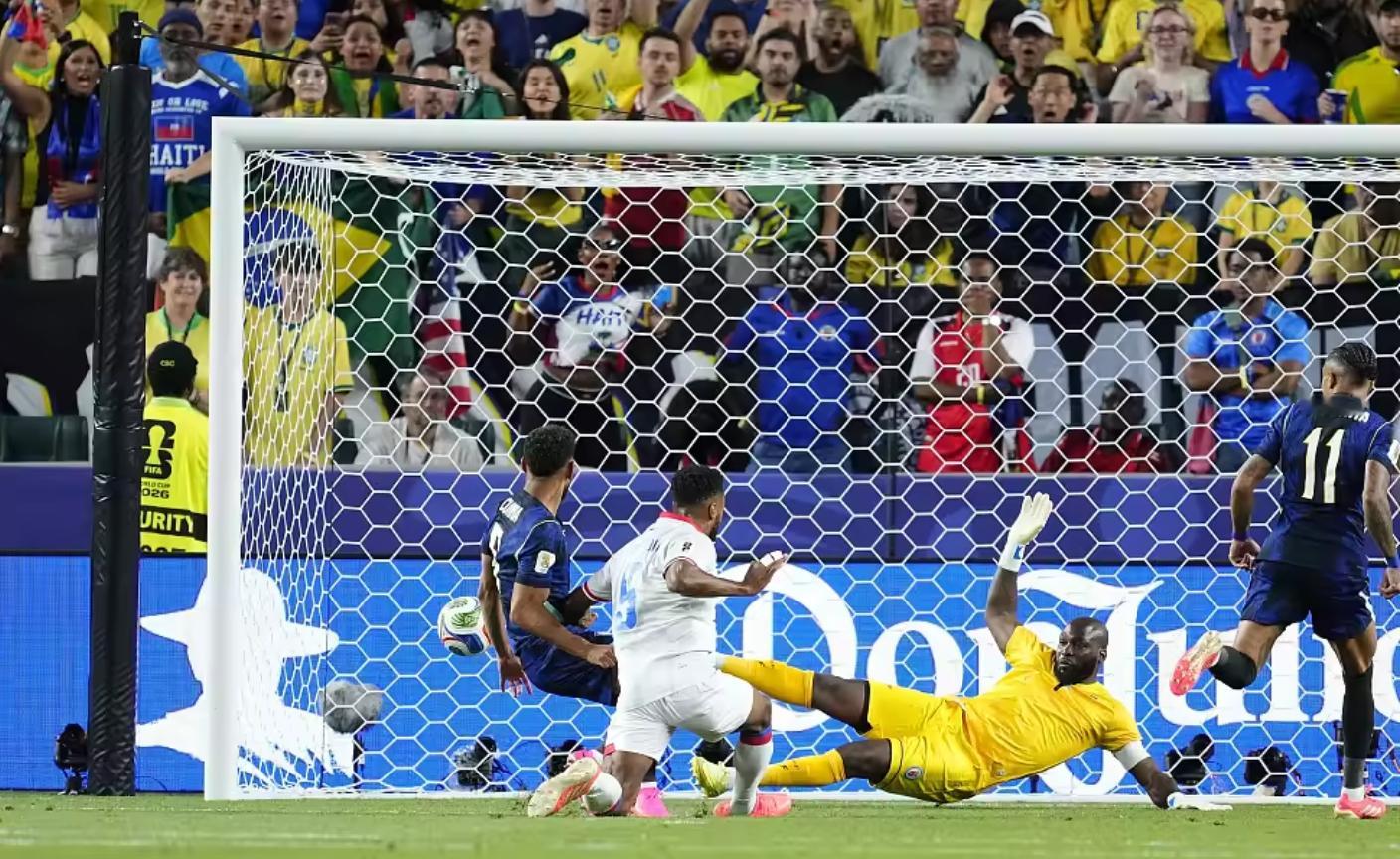巴西半场3比0海地熟悉的巴西队回来了 ⚽半场补时再下一城！维尼修斯内切推射破门巴