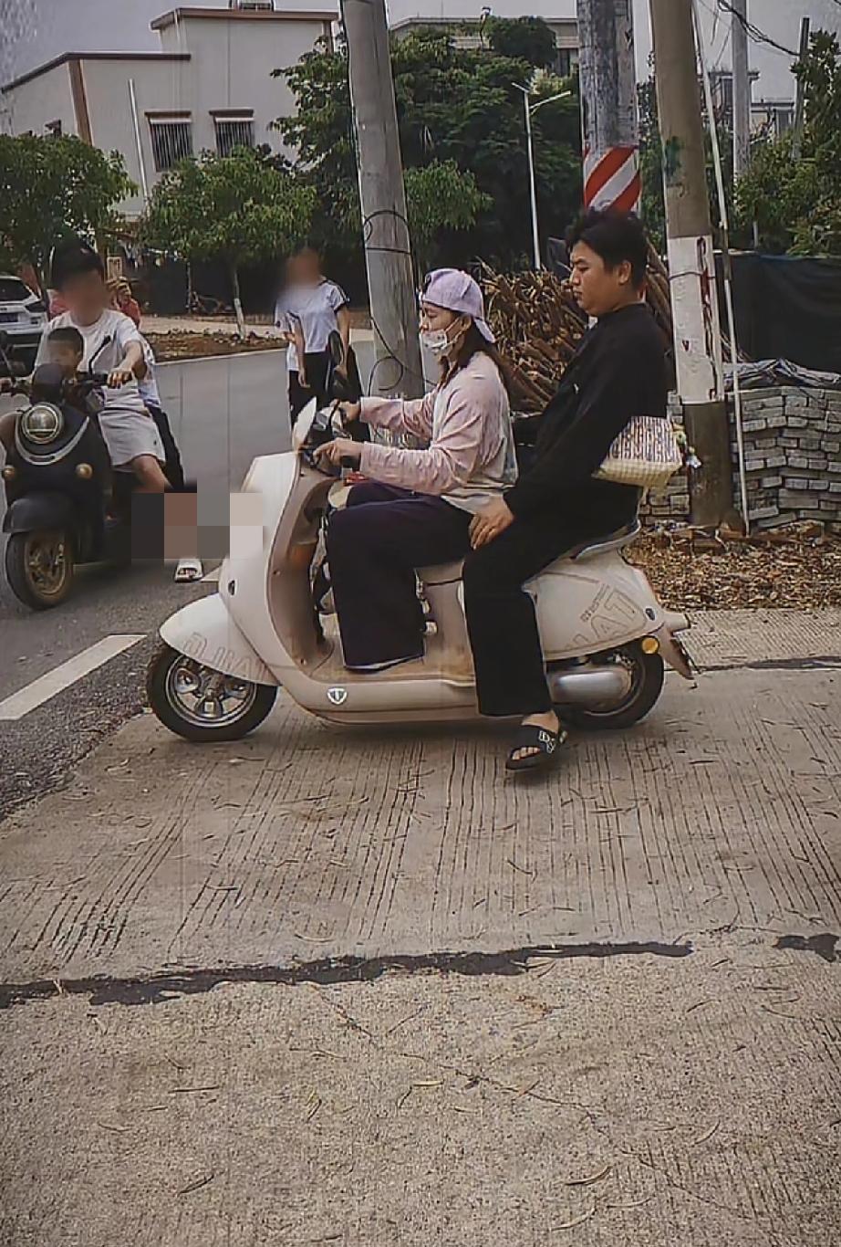 4月5日，全红婵回老家迈合村祭祖，她开电动车出去，从背影看确实长成熟了成了大人。