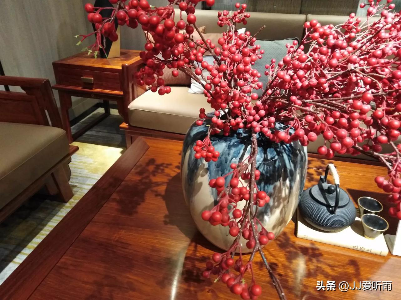 距离五一假期只有两天了，办公室里弥漫着一种奇妙的气息。作为一名只为碎银几两的打工