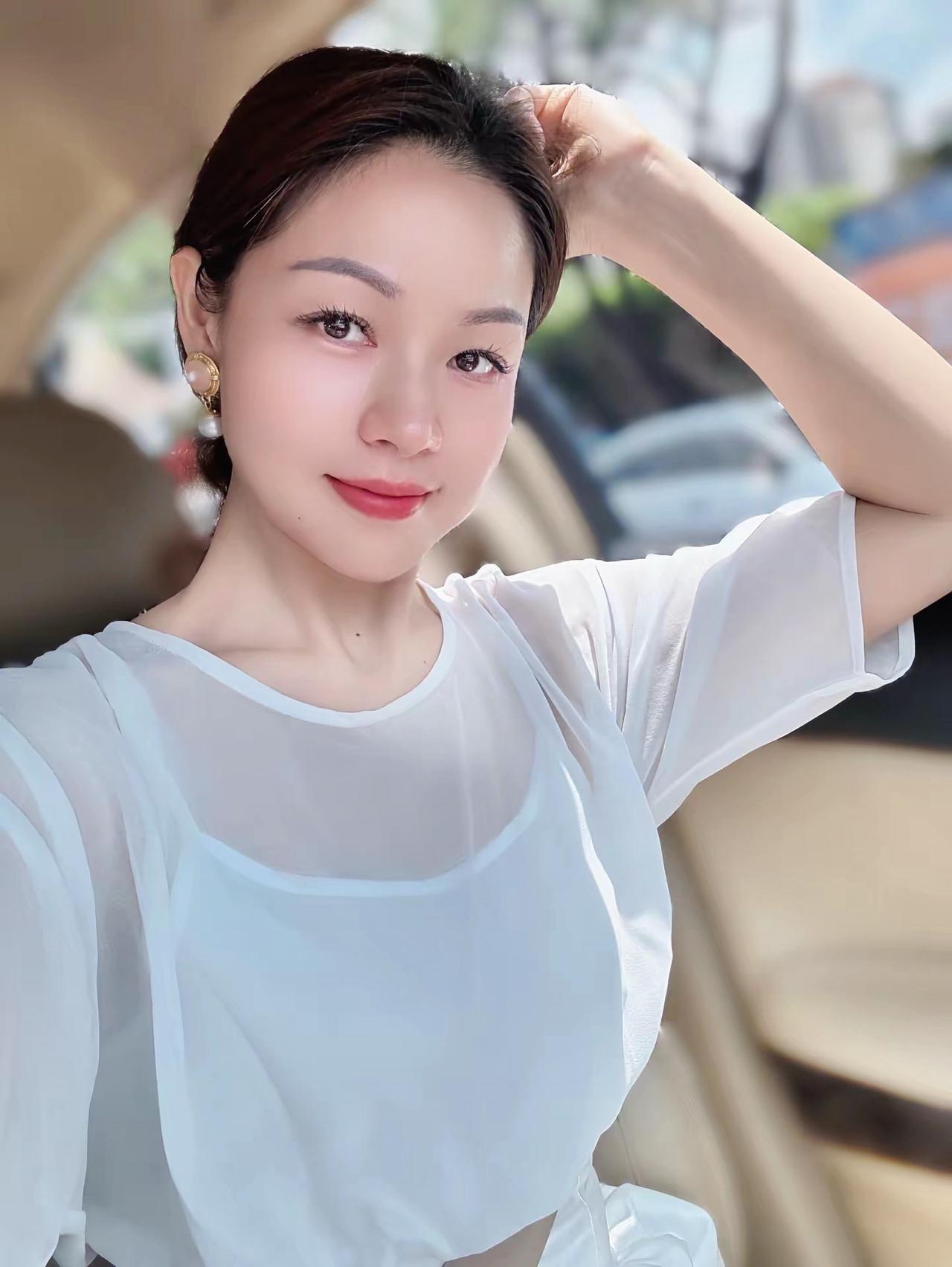 今日清明，怀念故人，怀而不在，念而不得，一别再无归期。有些思念，藏在时光里，从未