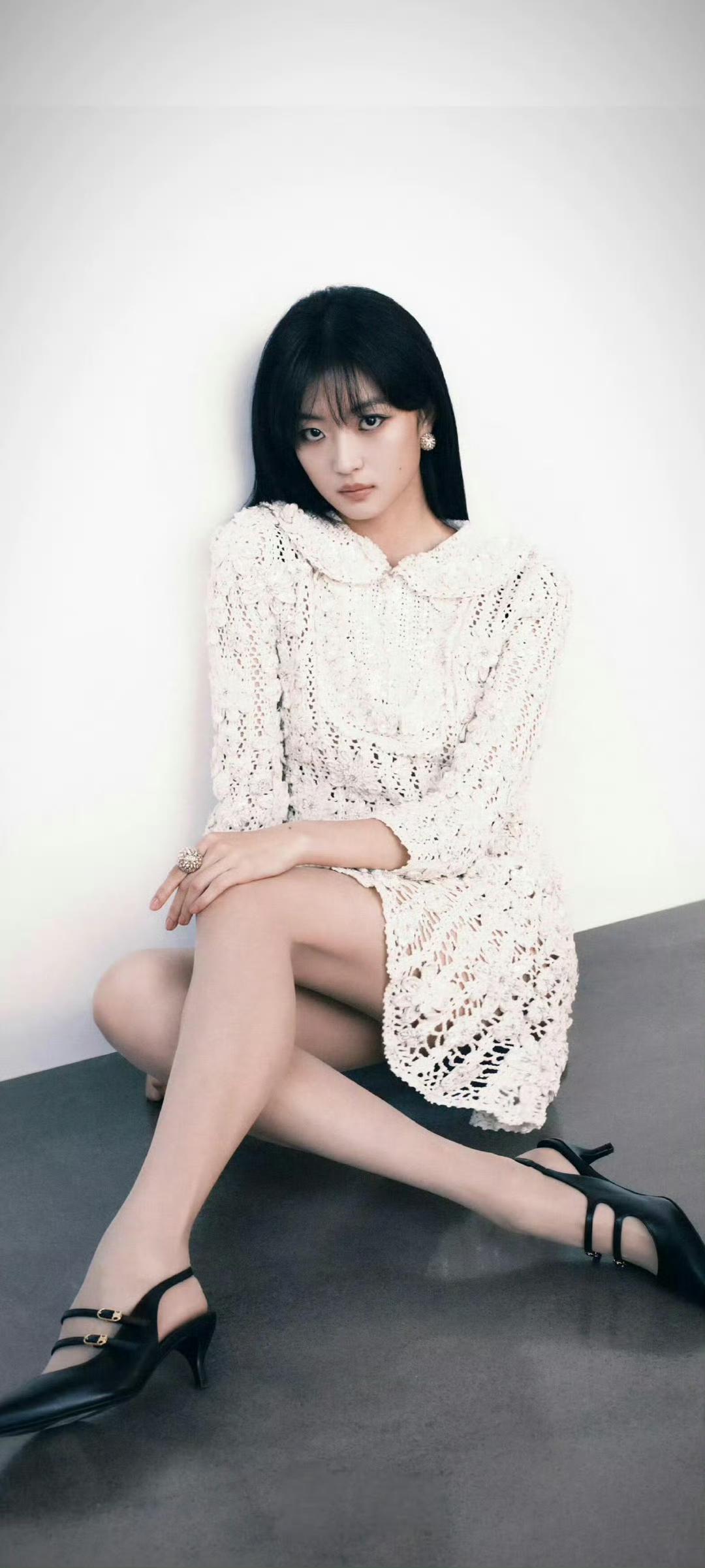 孙千真的是宝藏女孩！说她“超薄丝滑”一点不假。她作为中戏才女，丝滑劈叉一字马那叫