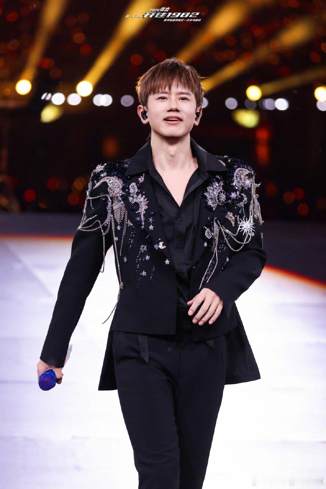 好多明星看了张杰演唱会黄子弘凡看张杰演唱会好多艺人去张杰演唱会杨宗纬、杨迪、辣目