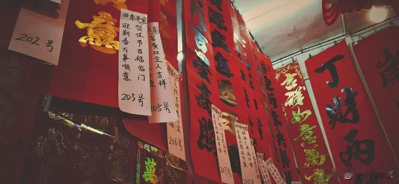 过年可是流量大热门，抓住机会咱也能写出爆款赚收益！就说春节风俗这块，我朋友写小时