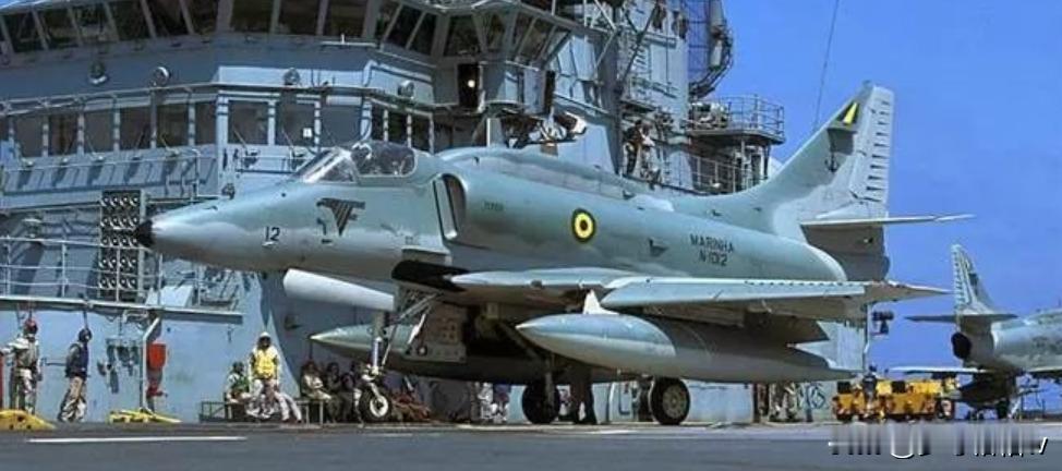 科威特武器出口机枪上首屈一指的生意是1998年向里约热内卢出口23架A-4“天鹰