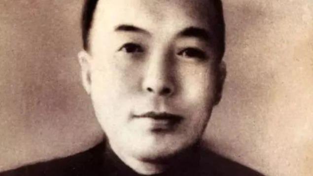 1946年，抗联将领李兆麟受邀去一名年轻女子家中做客，刚喝了一口茶后，他感觉味道