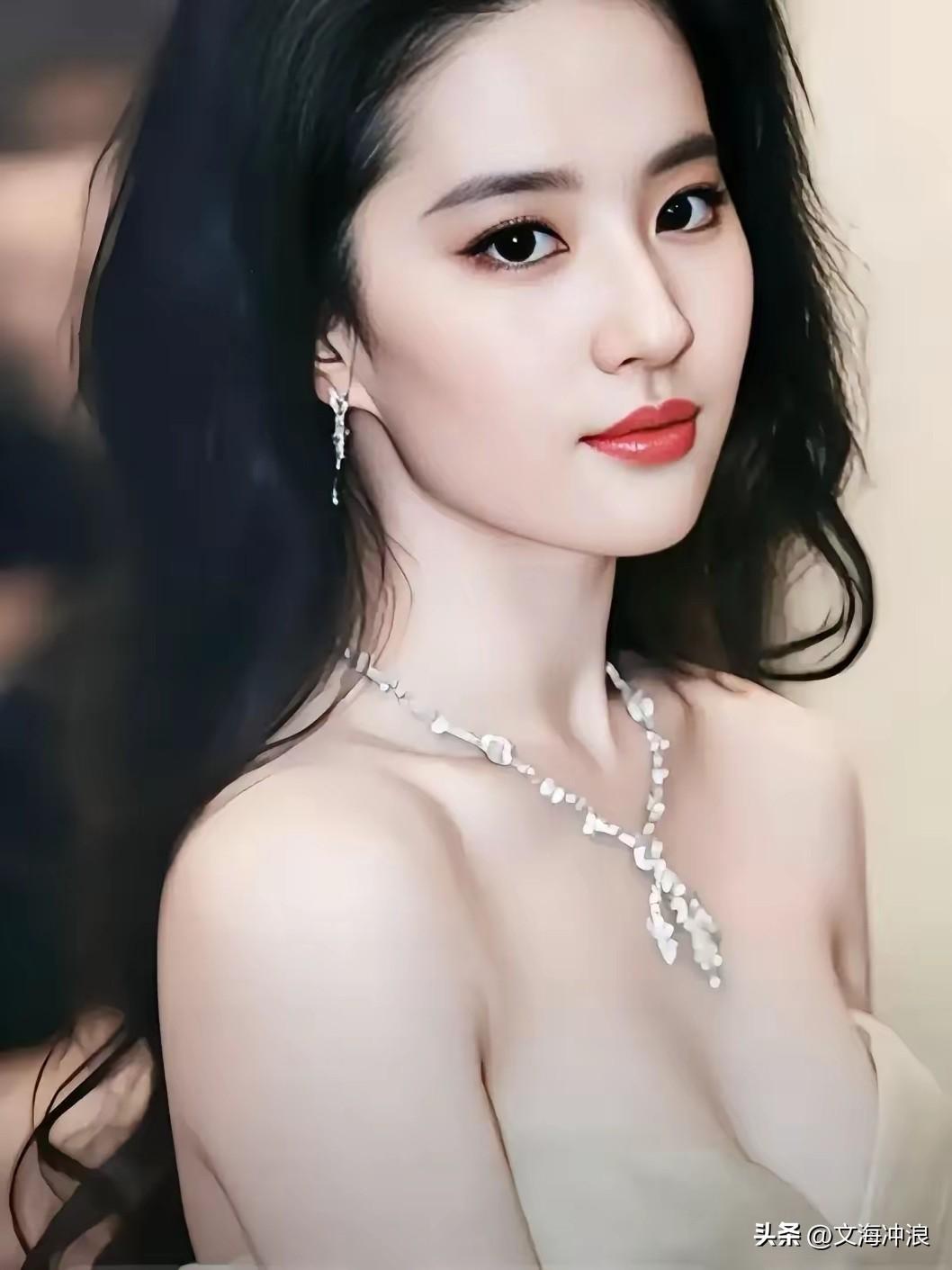 中国诗人为刘亦菲写的一首“藏头诗”：走遍万水千山，演绎精彩人间！

走向征途任卷