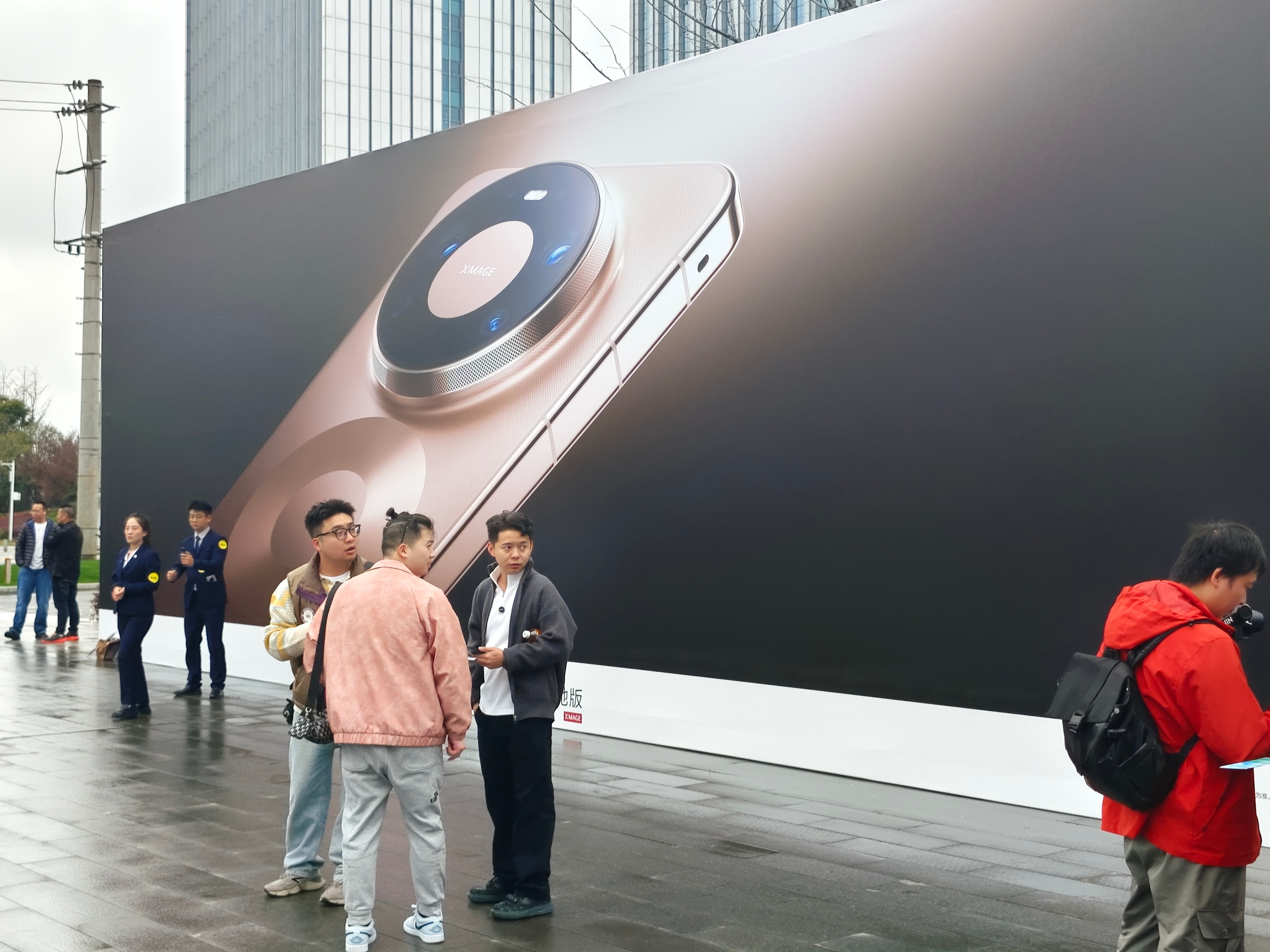 到华为春季全场景新品发布会现场啦！一大波新品正在赶来的路上 长沙·长沙国际会议中