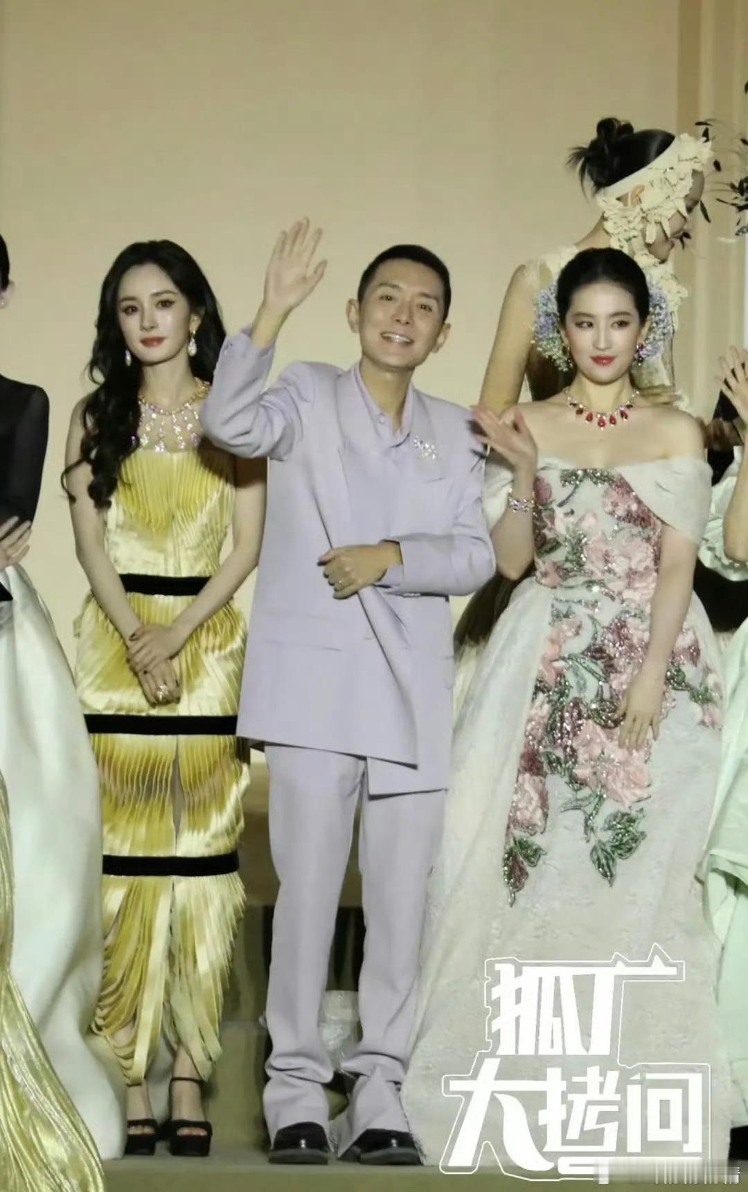 杨幂刘亦菲VOGUE红毯待遇一个开场一个压轴，VOGUE大合影还是双C，刘冲给的