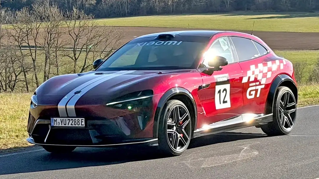 小米YU7GT纽北测试图再曝 1526马力！空气悬架！Brembo碳陶刹车！这堆