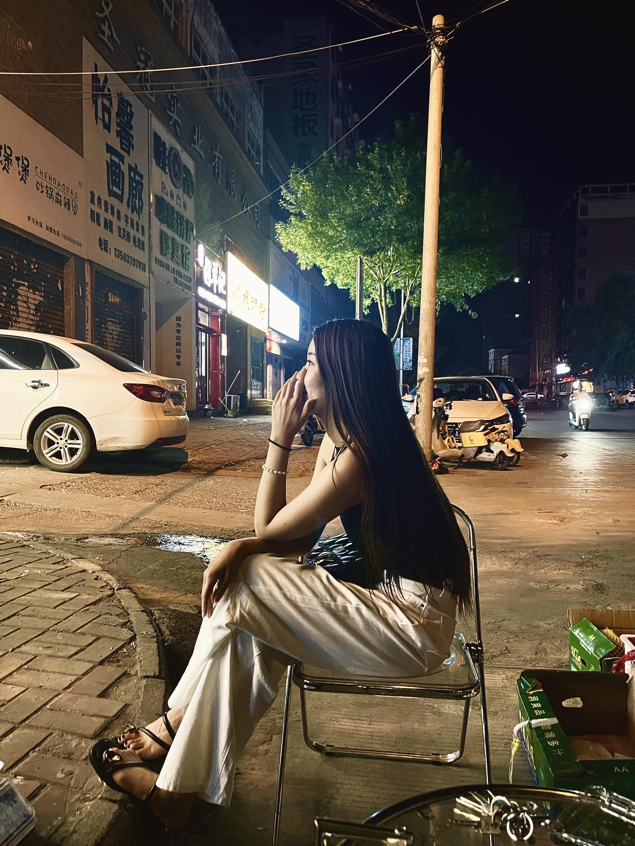 不要在意别人背后怎么议论你，每个人的认知不一样，而诋毁本身就是一种仰望...