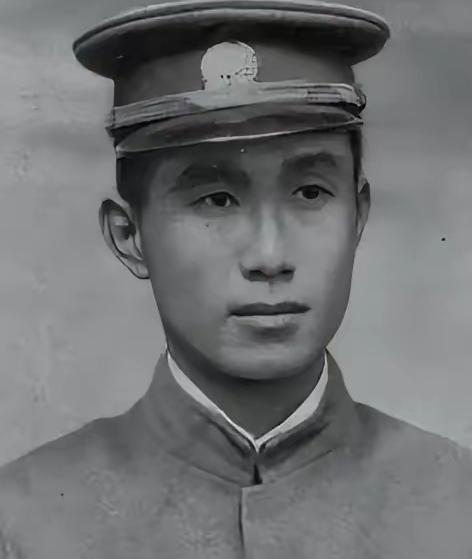 1904年，22岁的蔡锷迎娶29岁的刘长姑，可是等花轿到了门口，新娘却坚持不肯出