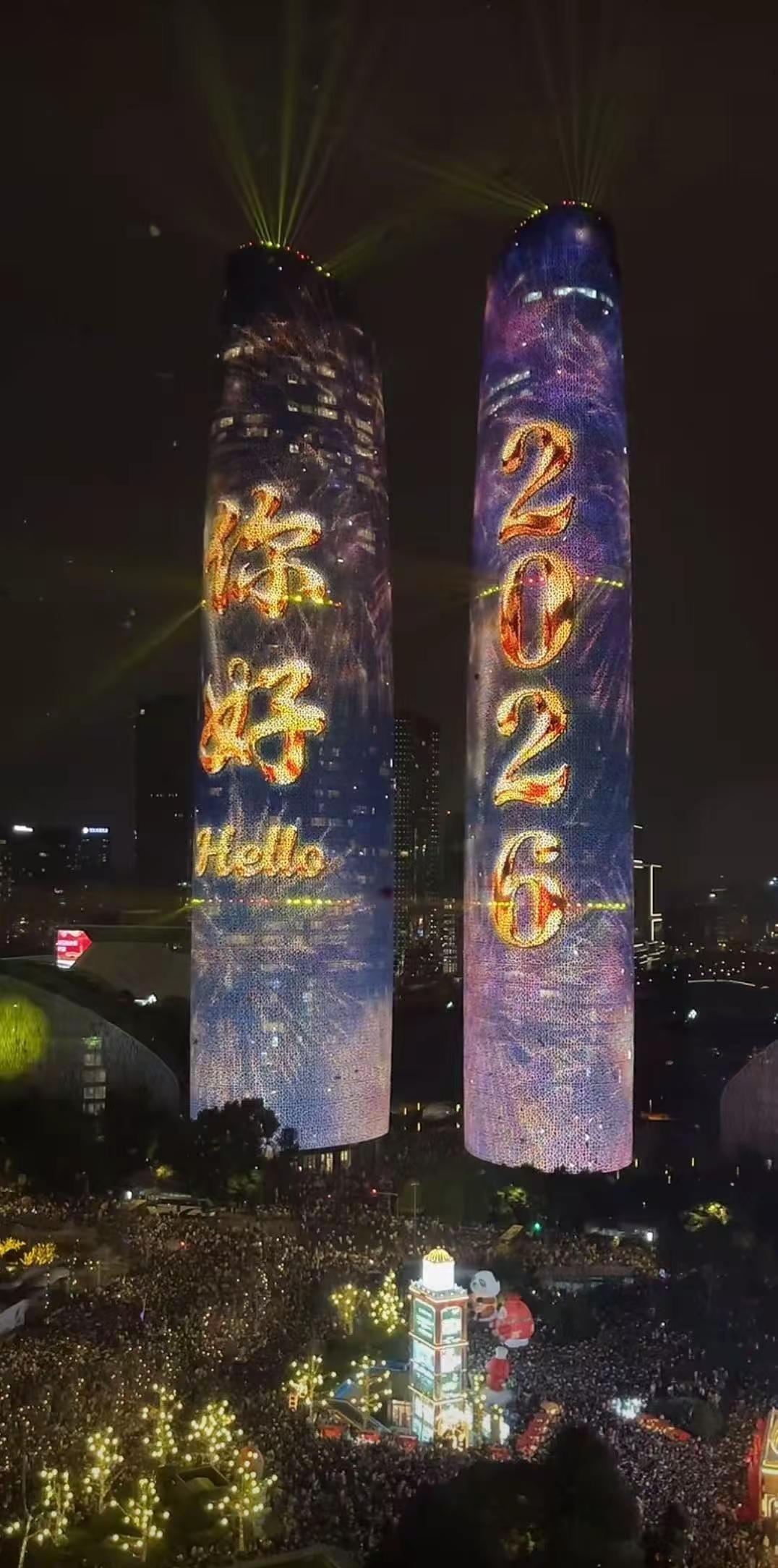 成都为你点亮!在成都高新区，新年从不只是一场仪式，更是点亮成都对于未来的憧憬与进