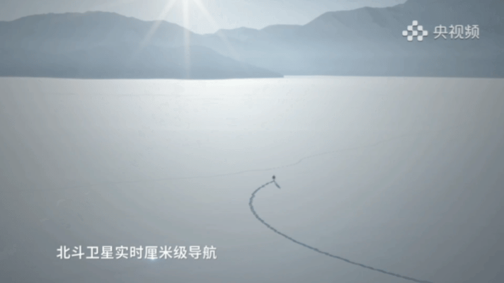 总台冬奥大片机器人极寒行走13万步在-47.4℃的新疆阿勒泰雪原，人形机器人完成