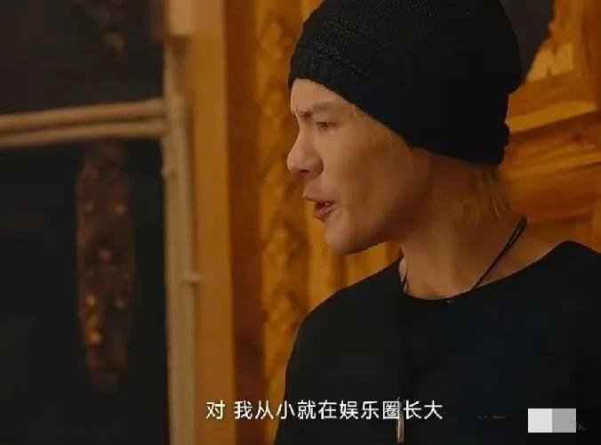 向佐哭着对丁真说：“我从小在娱乐圈长大，所以再复杂的人我都见过，我不想变复杂，我