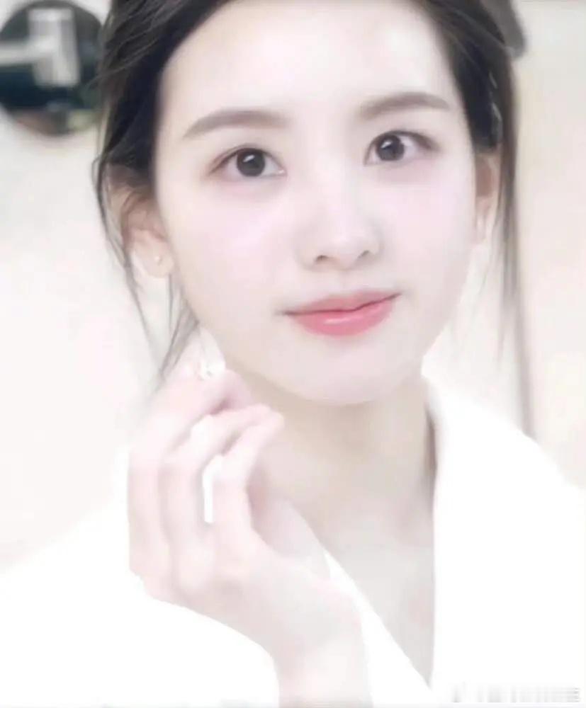 温柔白月光具象化，嘟嘟真的太美啦#陈都灵[超话]# ​​​