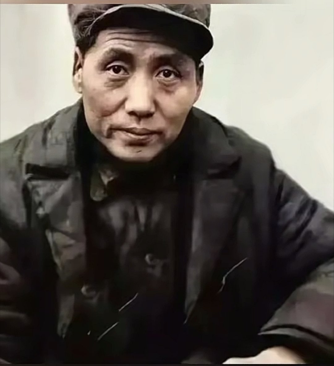 走完长征瘦骨嶙峋的伟人 