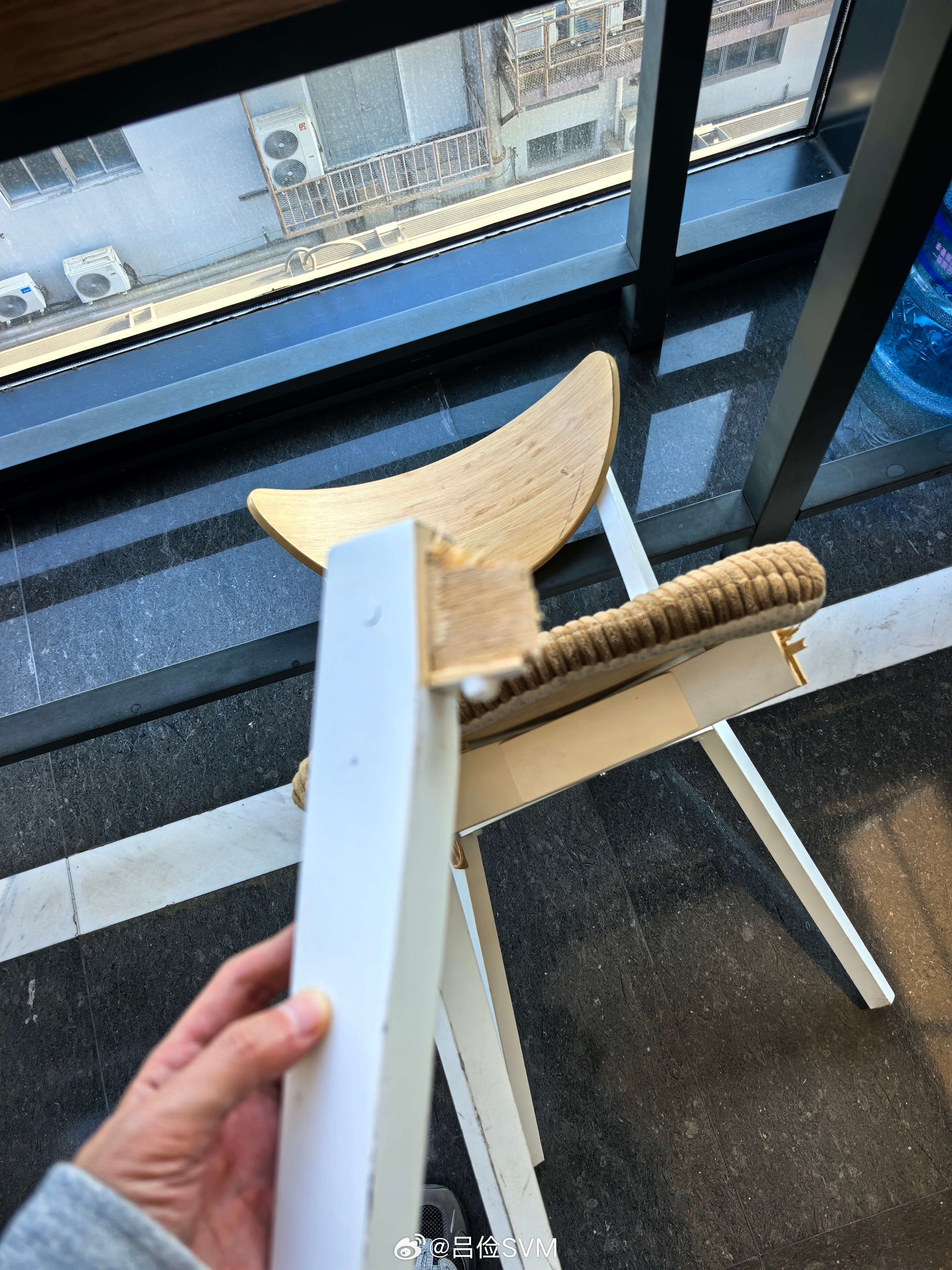 我太重了对吗 差点摔个大跟头 