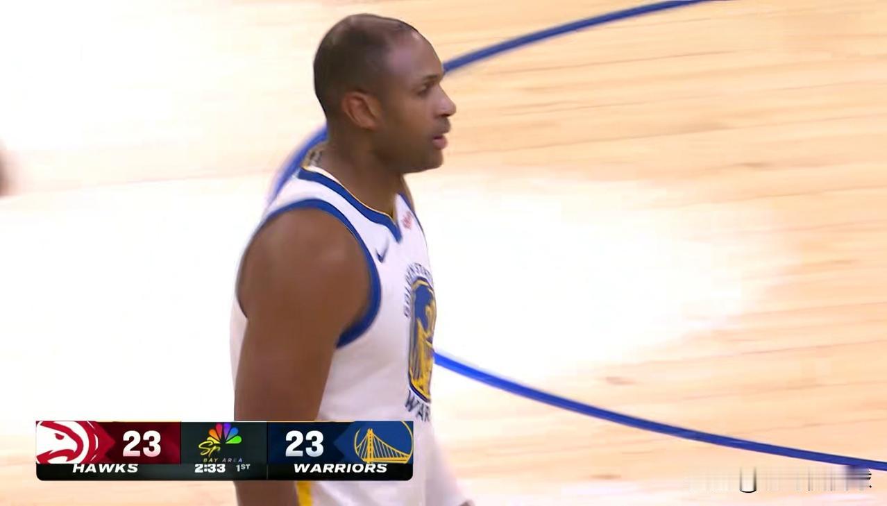 我忍不住要怒喷勇士老将霍福德！在今天勇士主场迎战老鹰的比赛中，目前双方的第一节比