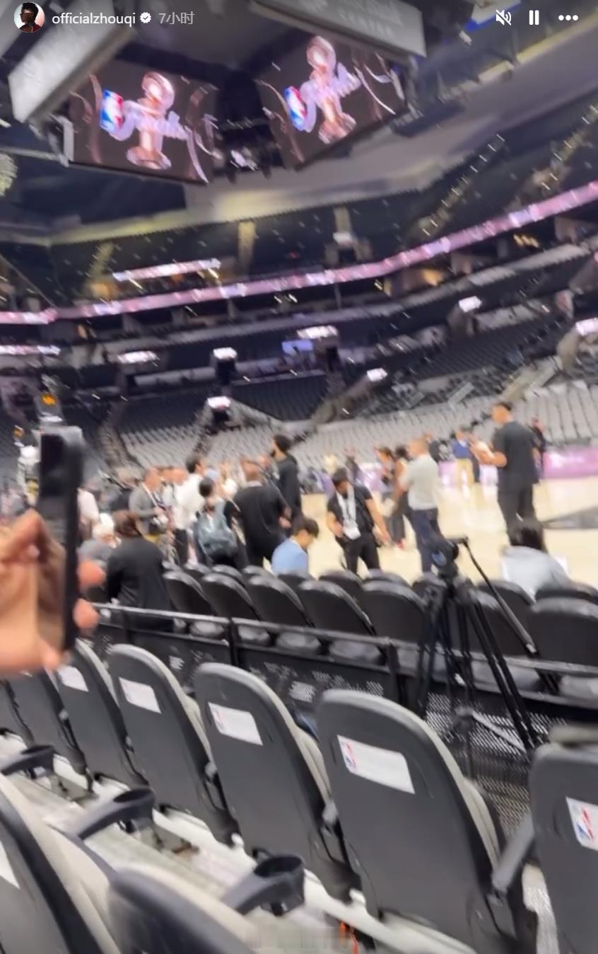 NBA周琦 总决赛解说琦已经在圣安东尼奥就位了。