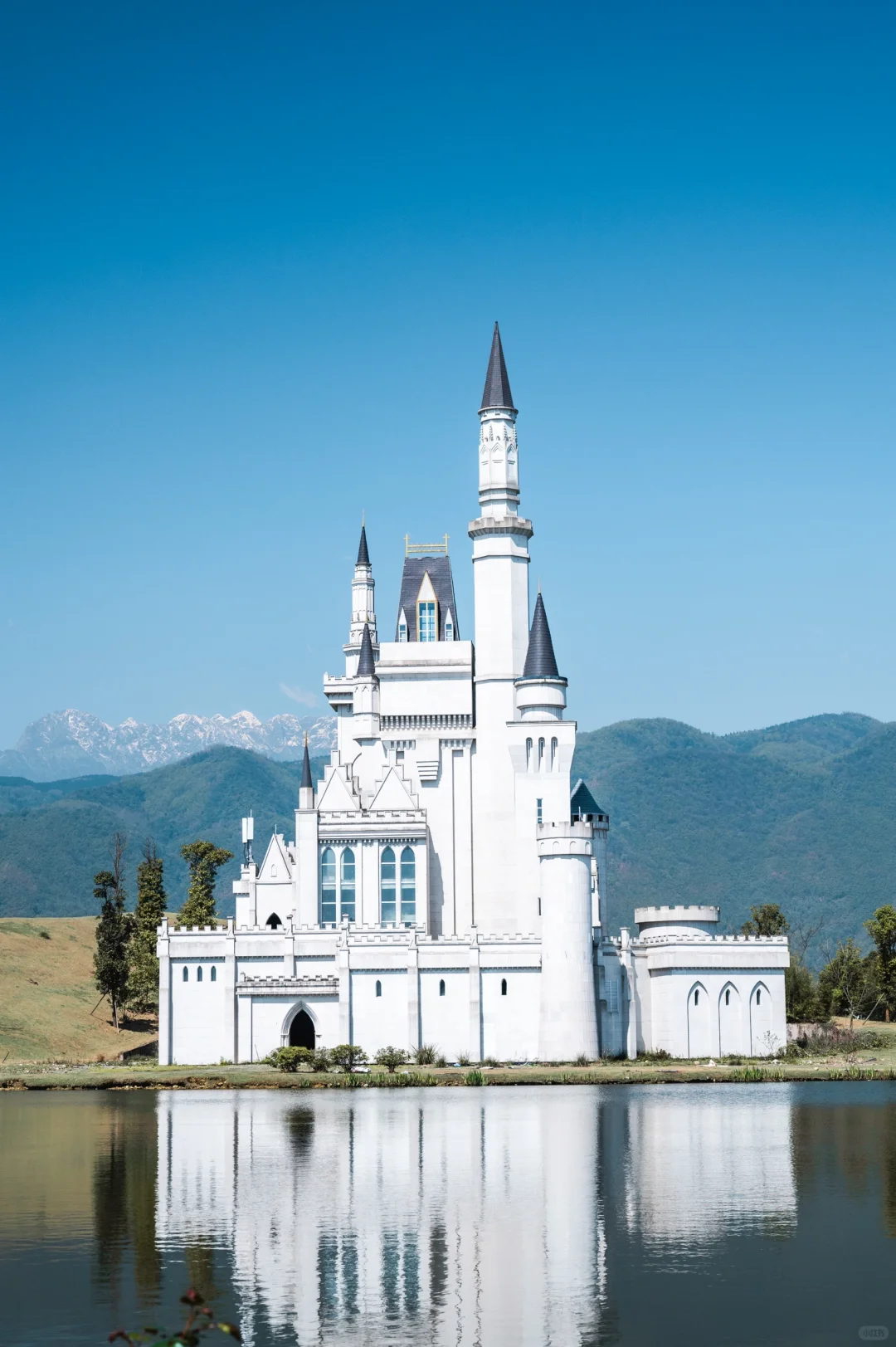 在绵竹‼️雪山下的城堡，巨巨巨巨梦幻～