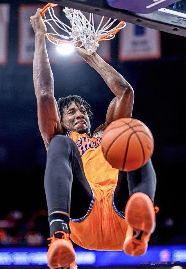 怀特塞德这个人，
你不能细究，
因为你越仔细，越会发现这个人
实在是太过高调了！