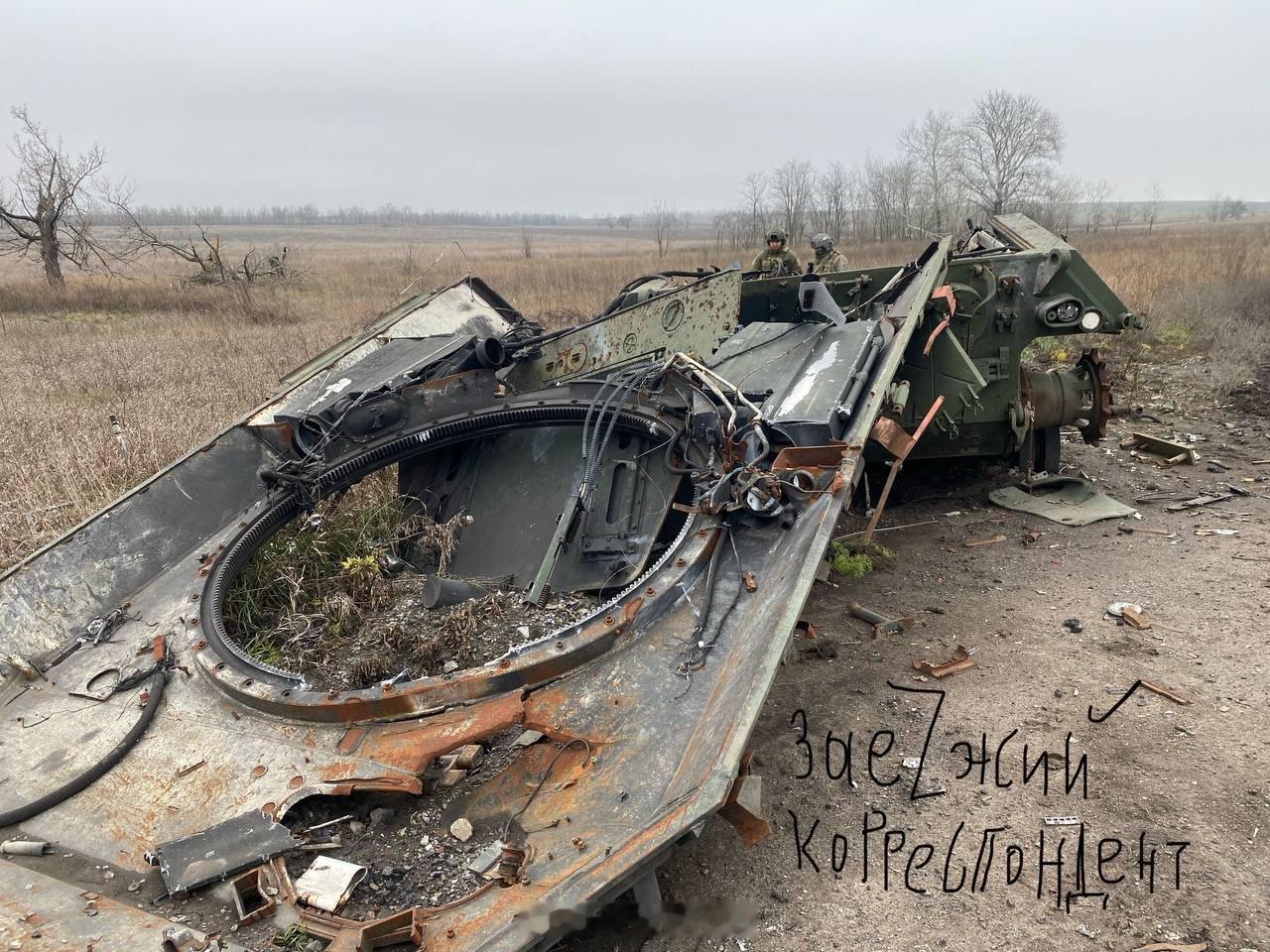 阿列克谢耶夫卡的战斗中被俄军撕碎的德国 “豹” 1A5 坦克。俄乌冲突 爆乌高官