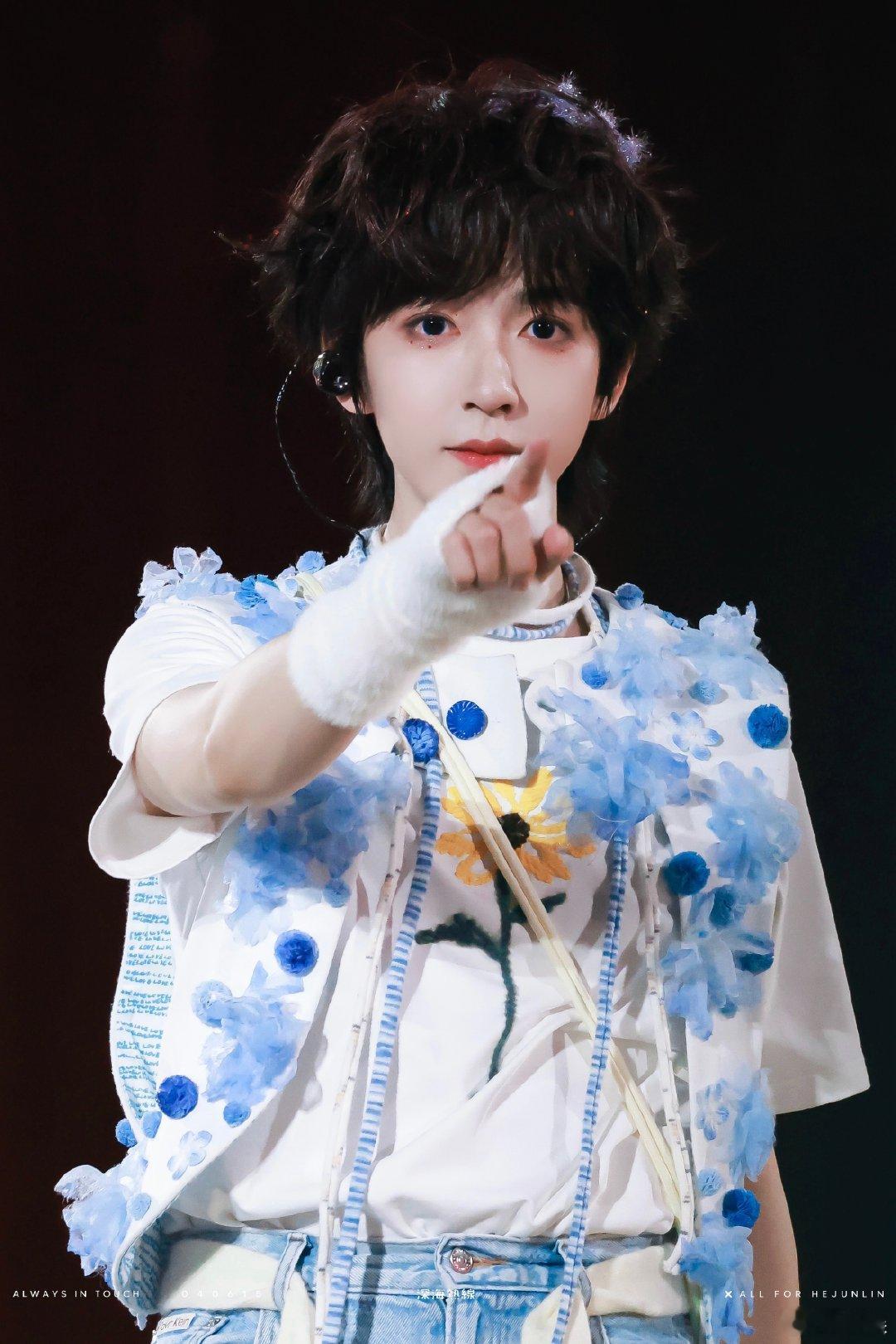 贺峻霖期待见面贺峻霖广州演唱会期待见面广州演唱会终于正式官宣，贺峻霖：期待见面！