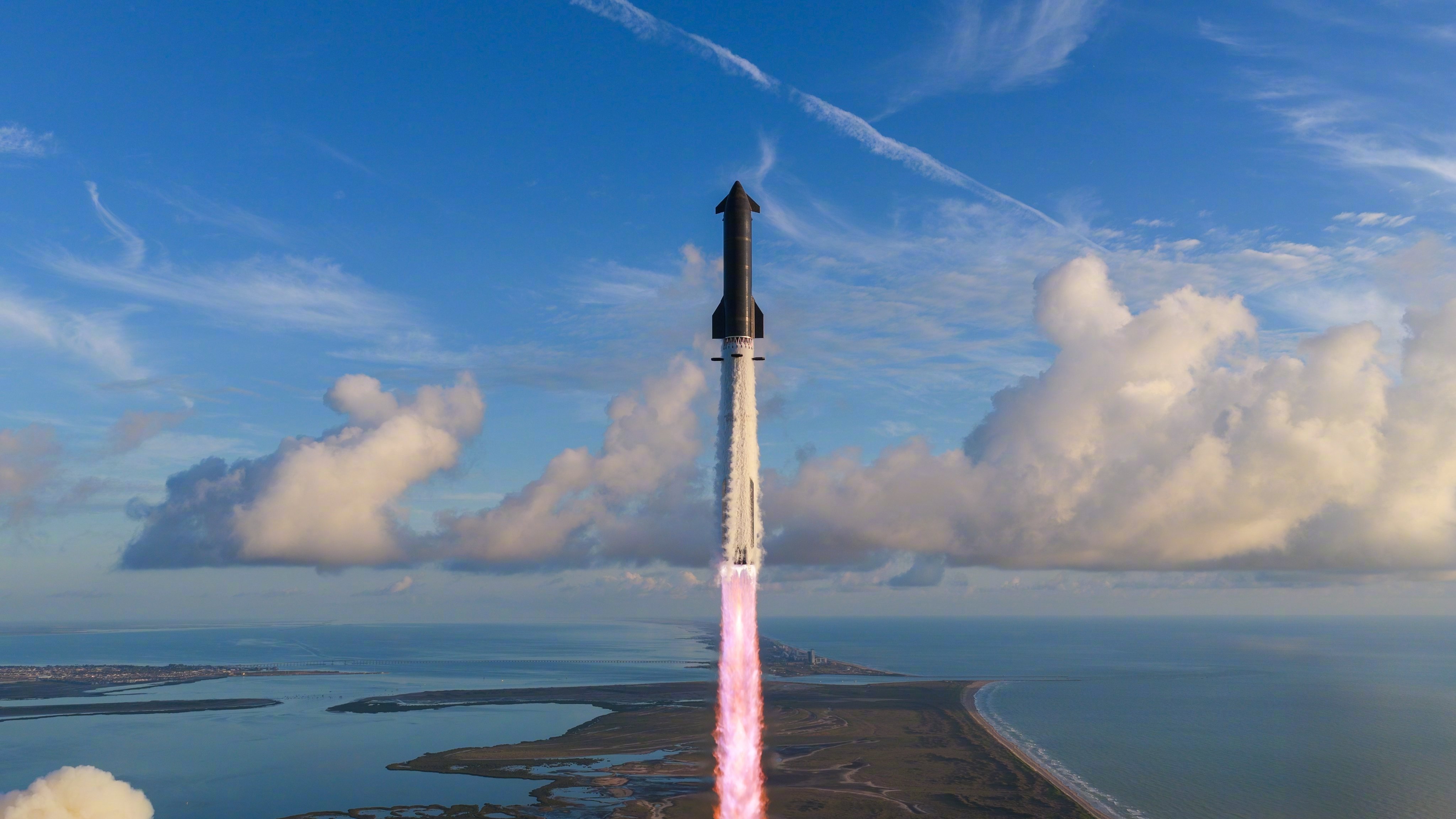 星舰14飞发射画面，马斯克转评SpaceX正在建设未来的基础设施，从超级计算机到
