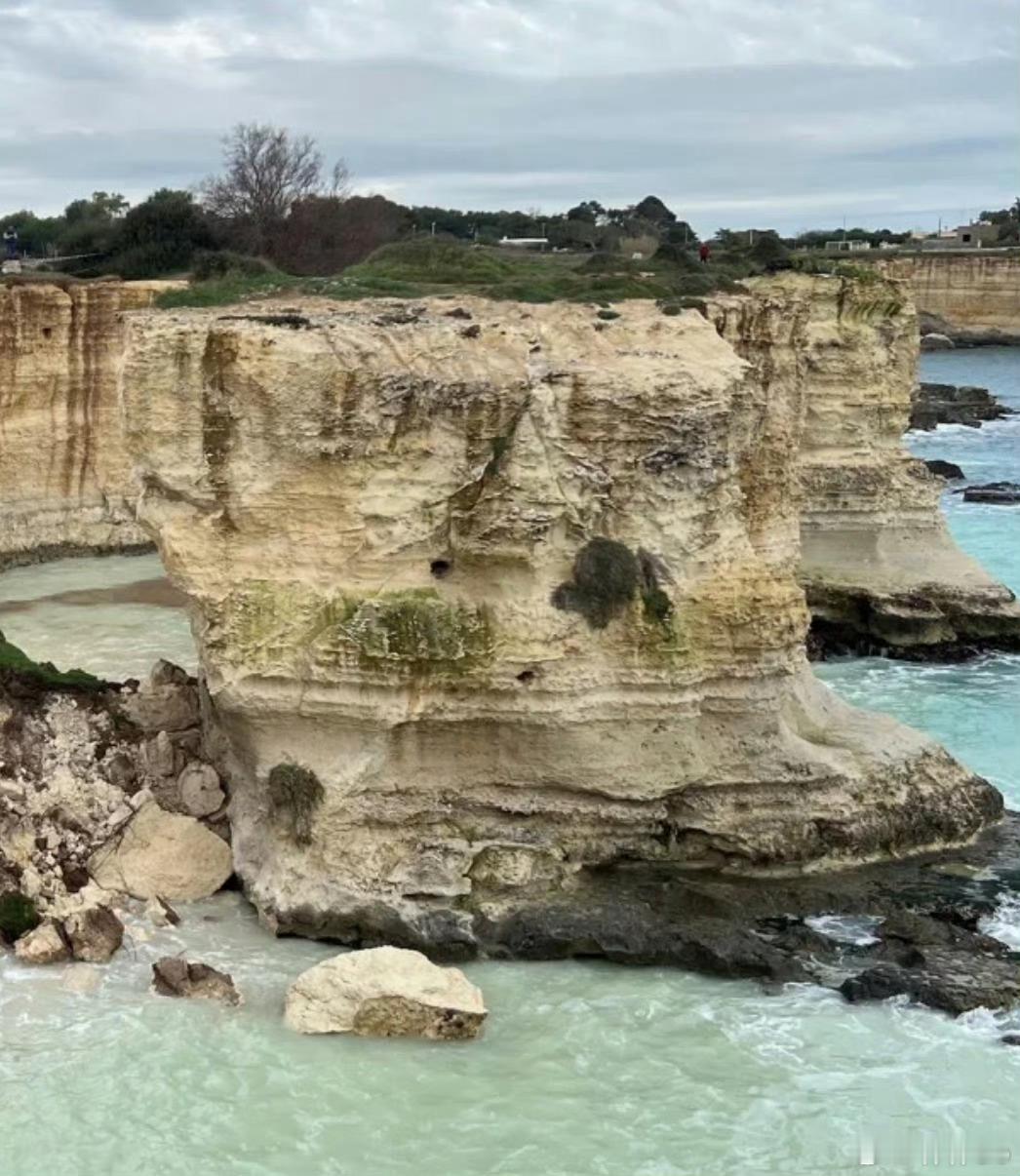 听说意大利浪漫地标爱情拱门崩塌 ，而且选在2月14号。就算是极端天气引发，可也真