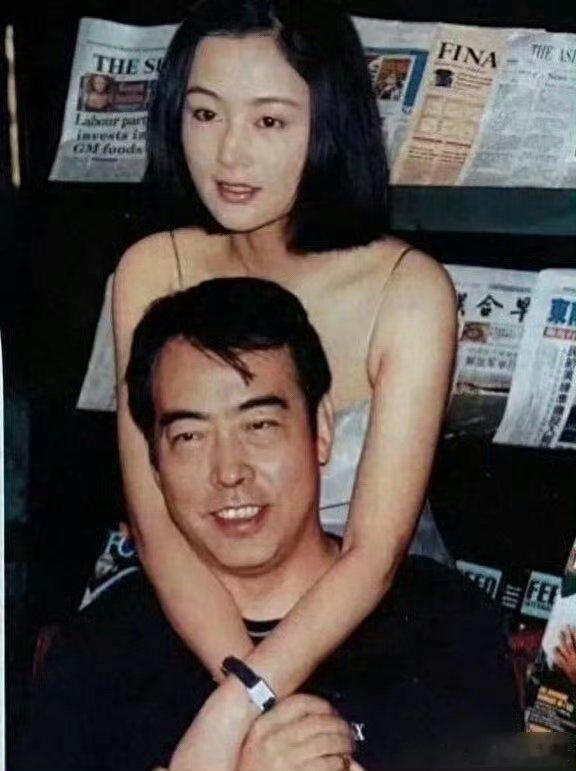 看看陈飞宇就知道什么是基因彩票了，明明都是一个妈生的 ​​​