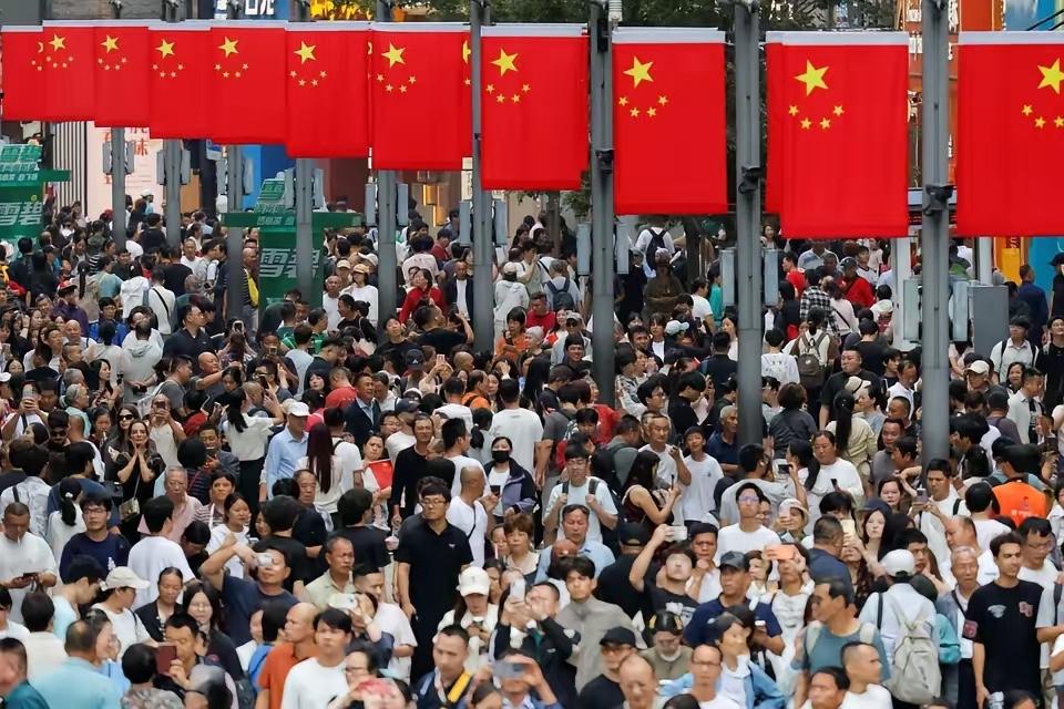 外资巨头们终于发现了一个全球独一份的“新玩法”：在中国借钱，去全球花。
​瑞银（