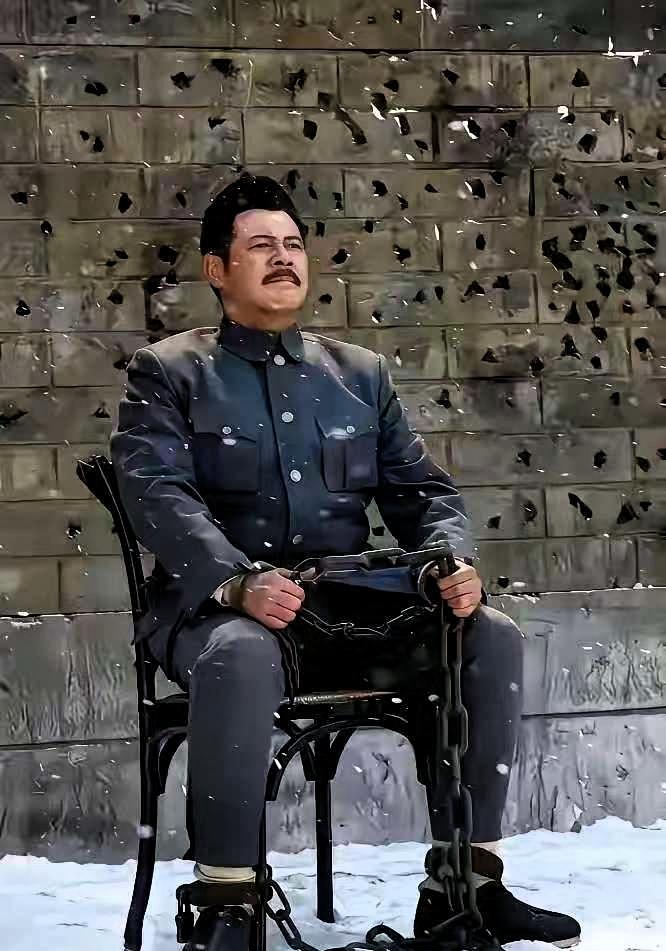 吉鸿昌被枪决以后，他的妻子胡红霞卖掉所有的资产赎回了尸体，却发现丈夫口袋中有个纸