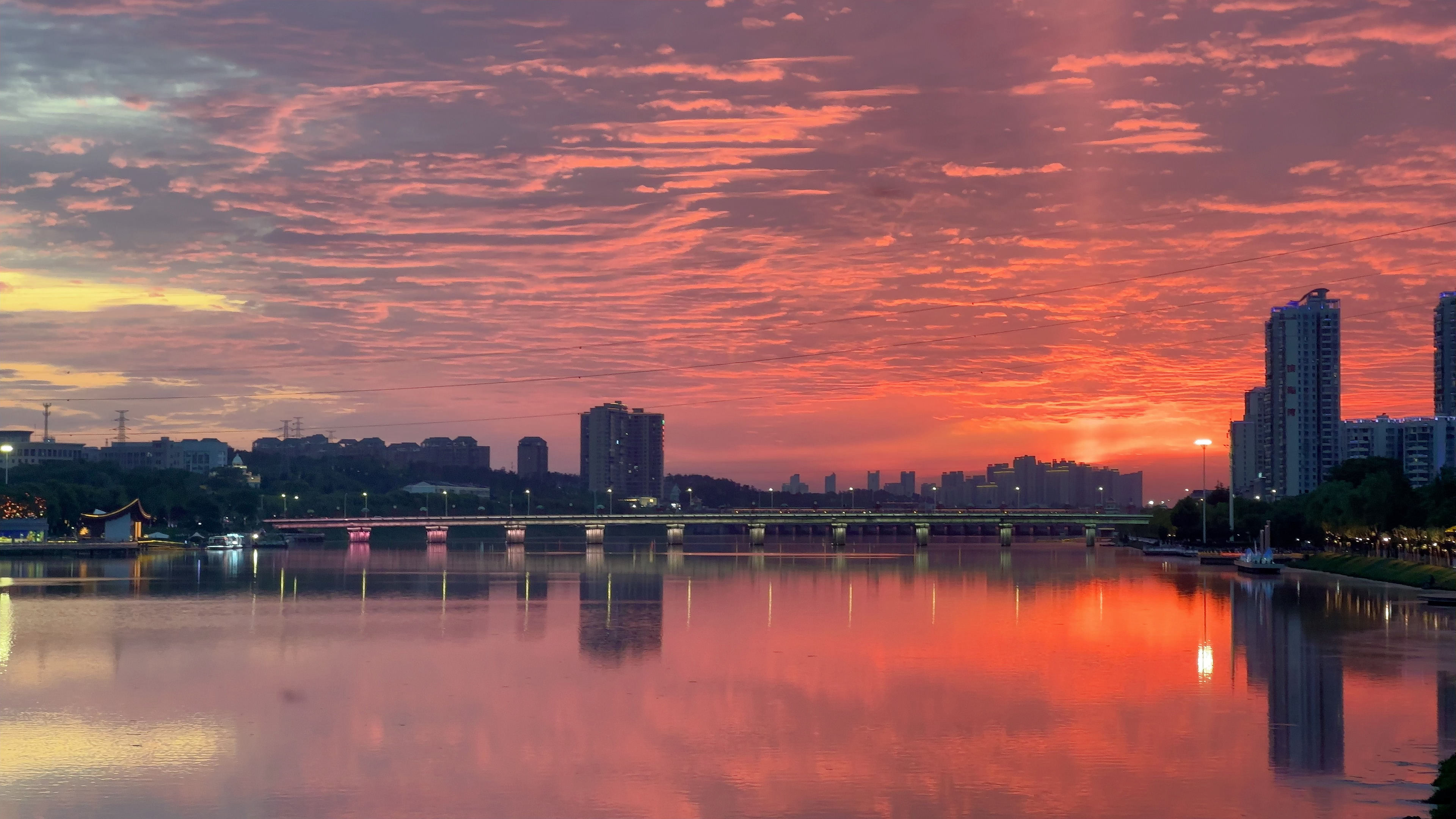 🌇 