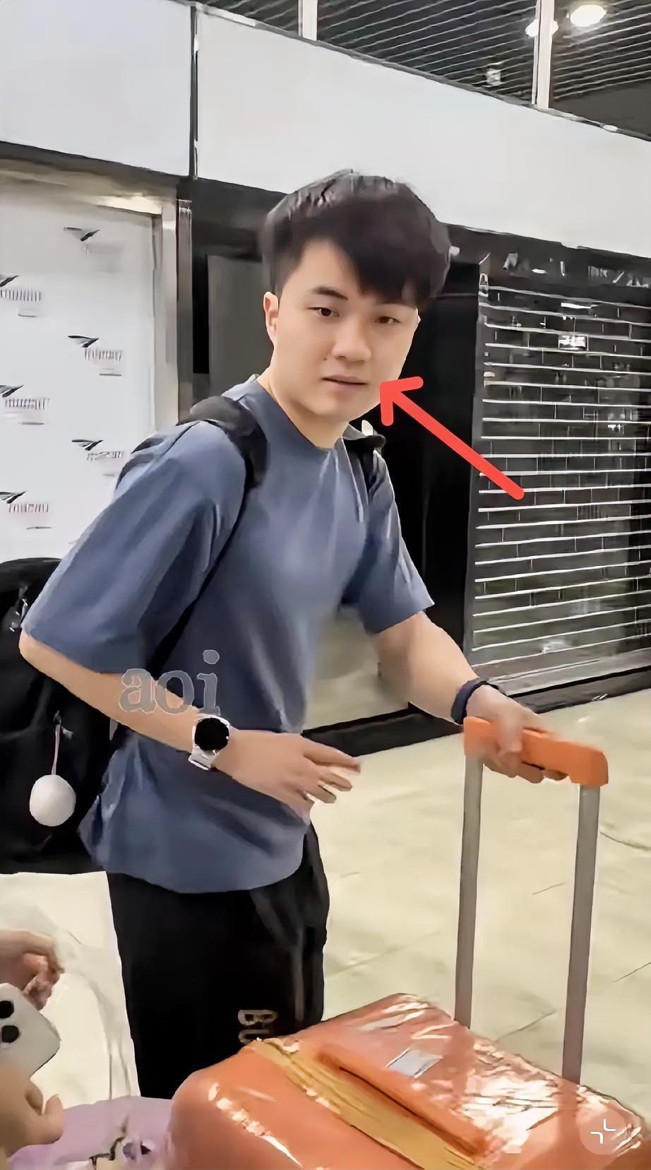 输了球，没急着加练，反而歇了一个月。回来还精神了，澳门冠军赛直接4号种子，中国男