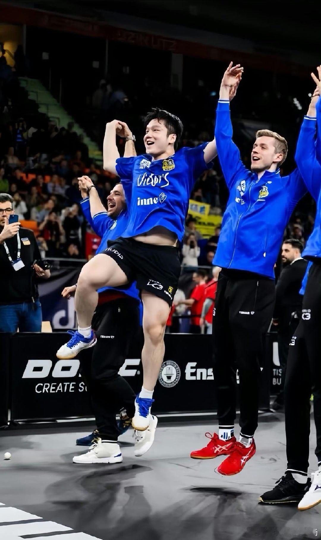 樊振东正手一板下去像砸夯！暴力美学登热搜，世界第一统治力拉满樊振东正手一板下去像