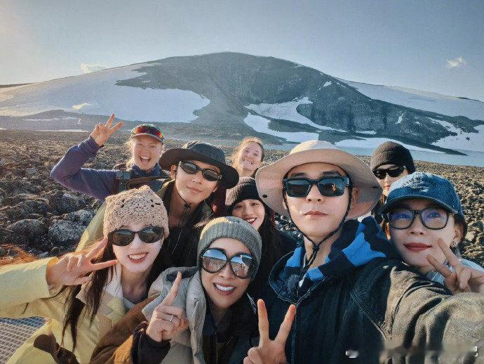 李沁尽兴一场人生且自由 谁不为李沁在花少里的状态动容！“尽兴一场，人生且自由” 