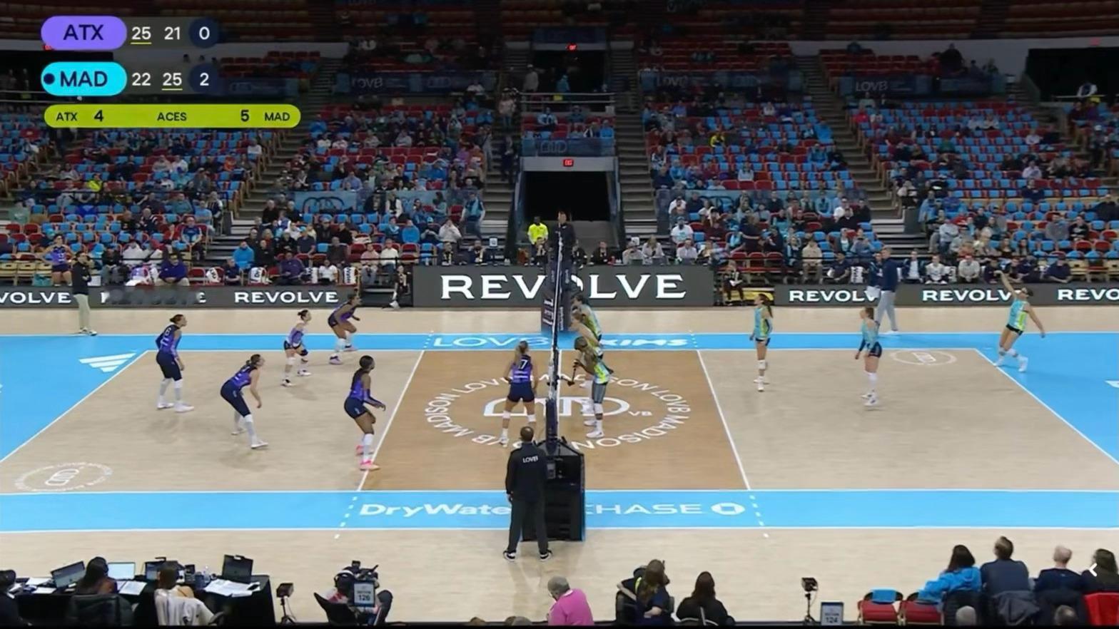 就知道有德女的地方就有德式庆祝🇩🇪波姐今天好像脚腕受伤了 看起来很疼的样子 