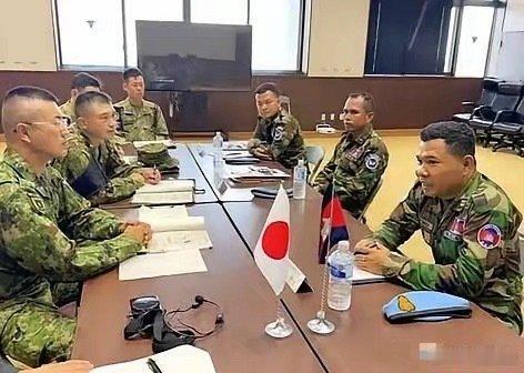 日本在中国周边织网!
中国的老朋友柬埔寨与日本也勾肩搭背了!
​7月19日的日媒