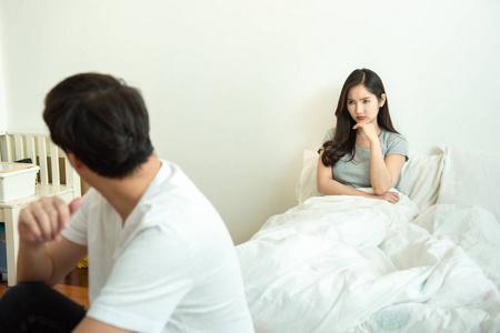 昨天果断和未婚夫退婚了。
男方家全款置办986万婚房，我主动放弃彩礼和三金，唯独